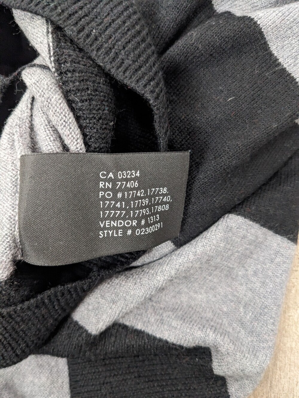 Club Monaco Men's Cardigan Size XL Grey Black Striped 100% merino wool - Picture 7 of 9